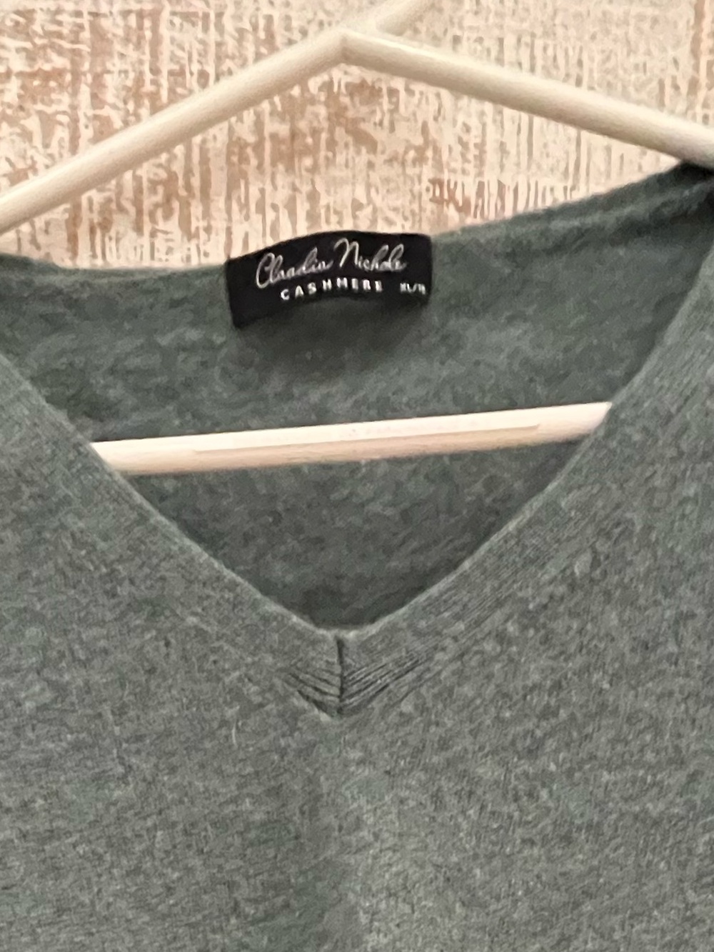 Claudia Nichole Cashmere V-Neck Sweater - Heather Green L/XL